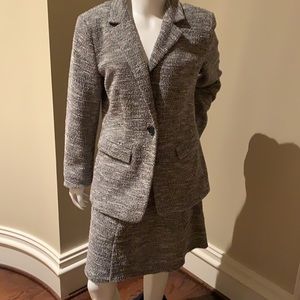 LOFT NWT Gray Tweed Blazer Size 2 (& 0 new w/o tag). Matching Skirt in XSP & SP.